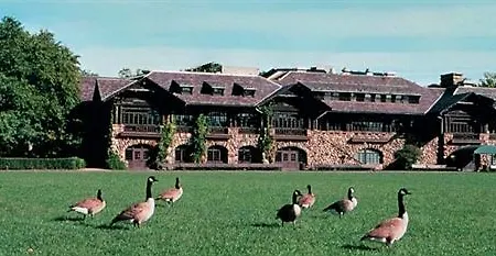 Overlook Lodge And Stone Cottages At Bear Mountain